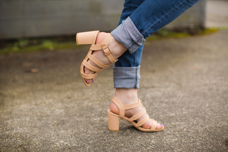 Fashion blogger Nude heeled sandals