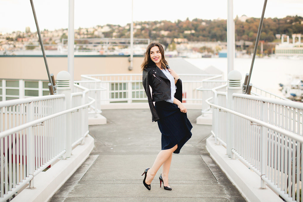 navy-blue-pleated-skirt-outfit-1