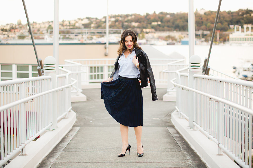 navy-blue-pleated-skirt-outfit