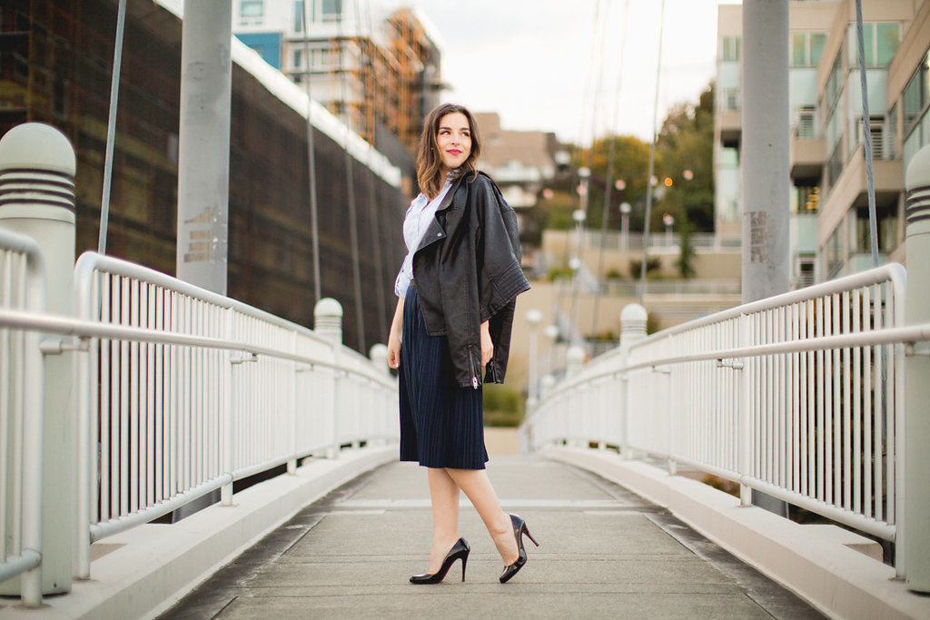 navy-blue-pleated-skirt-outfit-5