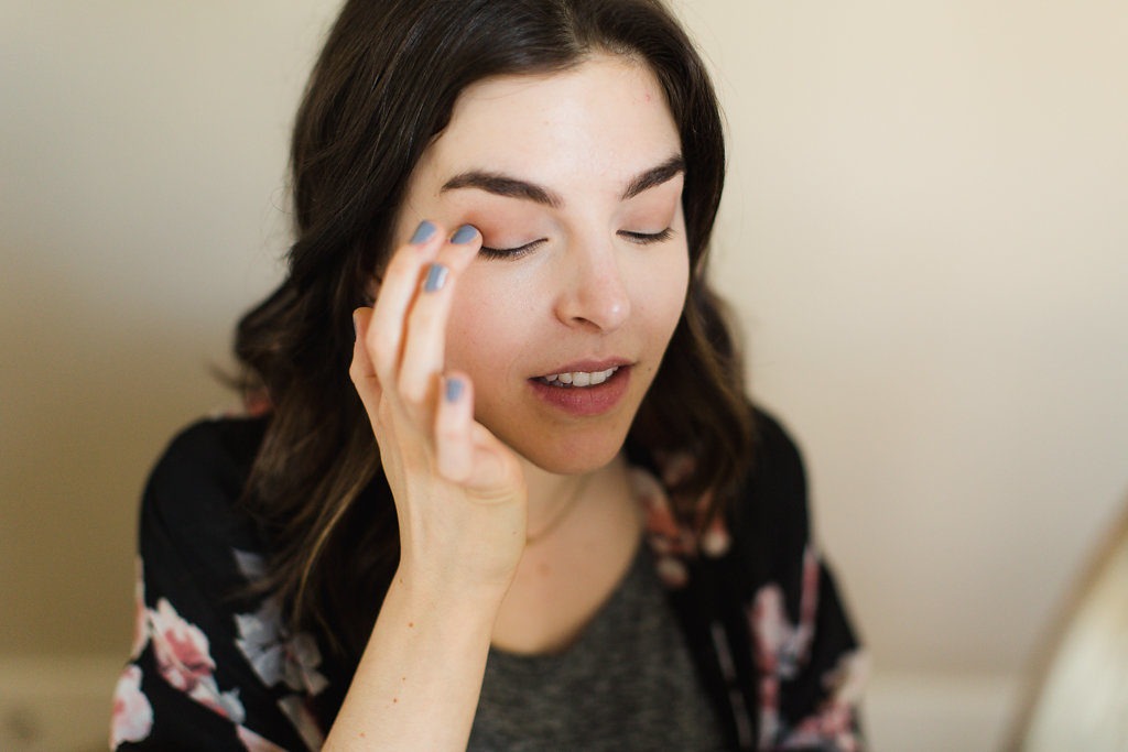 How To Apply Makeup Without Brushes 4