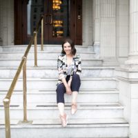 How to wear sneakers to work and look professional 2